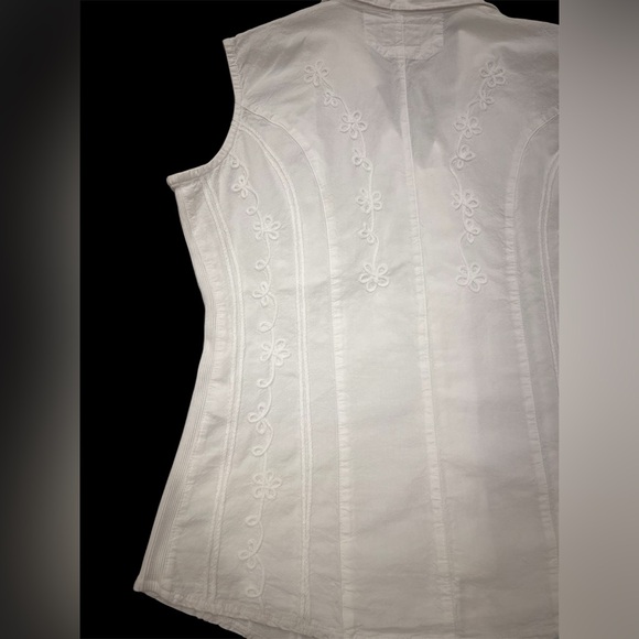 Scully White Floral Embroidered Blouse - Picture 12 of 15